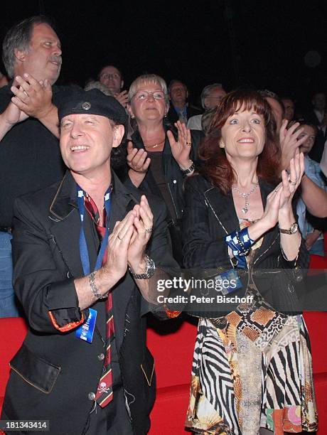 Klaus Meine , Ehefrau Gabi, Premiere Musical "Daddy Cool" mit B o n e y M.-Songs, Musicalpalast am Ostbahnhof, Berlin, Deutschland, Europa,...