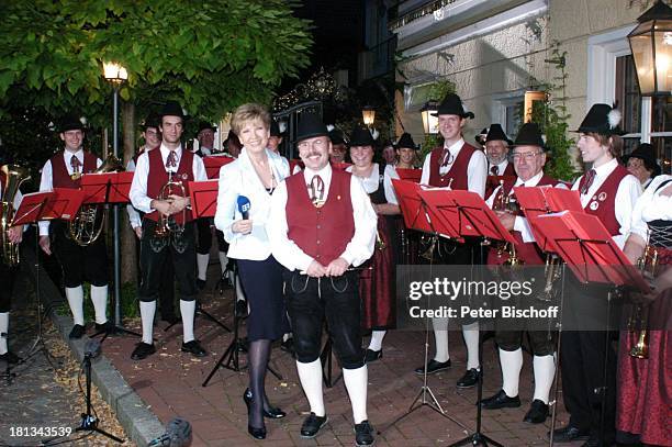 Carolin Reiber, Musikkapelle Altöttingen , BR-Sendung: "Bayern Tour", Hotel "Zur Post", Kapellplatz, Altötting , Bayern, Deutschland, , Prod.-Nr.:...