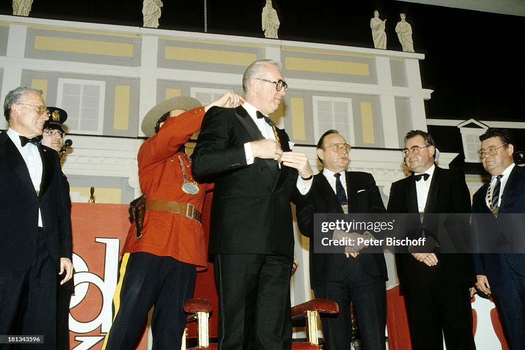 Horst Tappert (m), Ingo Hermann (3. v. l.), Hans-Dietrich Gensch