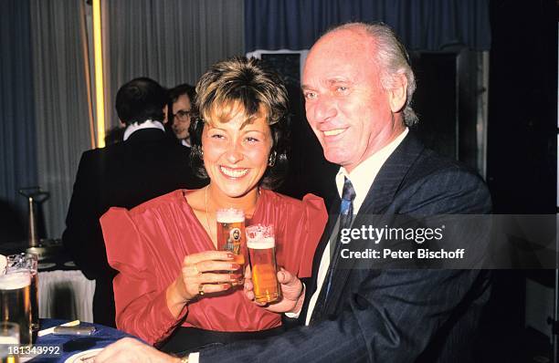 Margarete Schreinemakers, Udo Lattek, Fernsehpreis "Telestar", Köln, Deutschland, , Bier, anstoßen, Moderatorin, Fußball-Trainer,