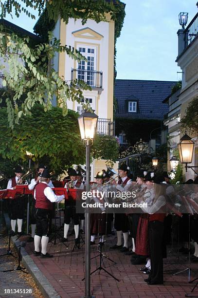 Musikkapelle Altöttingen , BR-Sendung: "Bayern Tour", Hotel "Zur Post", Kapellplatz, Altötting , Bayern, Deutschland, , Prod.-Nr.: 1216/2006,...