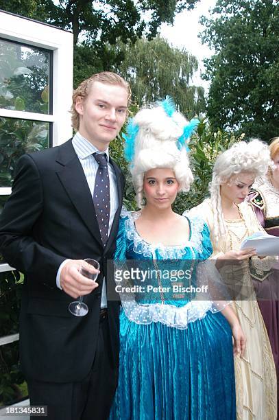 Prinz Christian Ludwig von Preussen , Helferinnen im Rokkoko-Kostüm, Sommerfest "Der festliche Sommerabend von Preussen 2007" auf dem "Wümmehof" von...