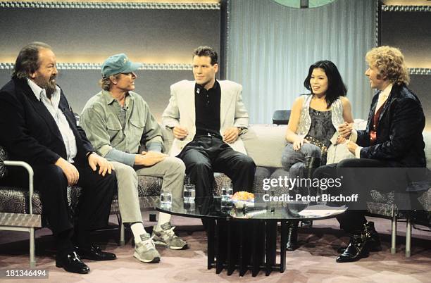 Bud Spencer, Terence Hill, Henry Maske, Vanessa Mae, Thomas Gottschalk , ZDF-Show "Wetten, dass ; ?", Bremerhaven, Deutschland, , Getränk, Glas,...