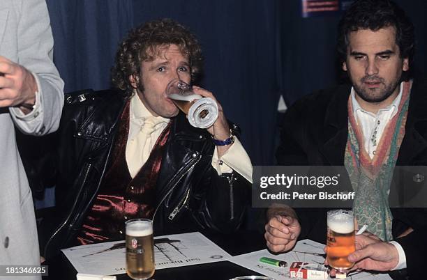 Thomas Gottschalk , Name auf Wunsch, After-Show-Party ZDF-Show "Wetten, dass ; ?", Bremerhaven, Deutschland, , Bier, Getränk, trinken, Lederjacke,...