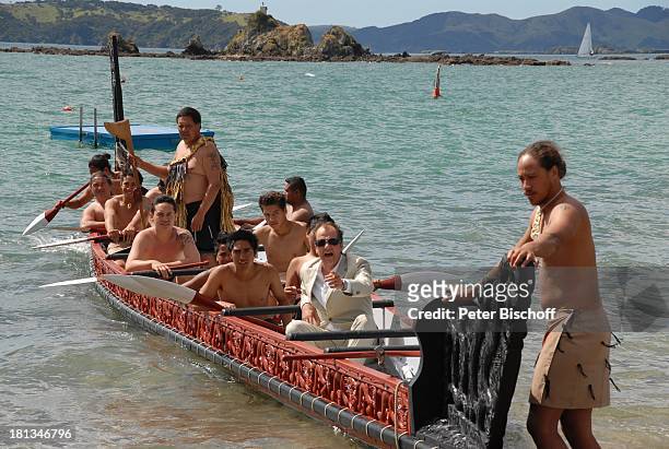 Marek Erhardt , Maori , Dreharbeiten zur ZDF-Reihe "Kreuzfahrt ins Glück", Folge 2: "Hochzeitsreise nach Neuseeland", Paihia / Bay of Islands,...