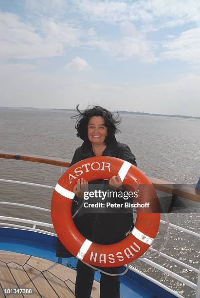 Christiane Sadlo alias Inga Lindström, Columbuskaje, Bremerhaven, Deutschland, Europa, Rettungsring, Hafen, Schiff, Kreuzfahrtschiff, "MS Astor",...