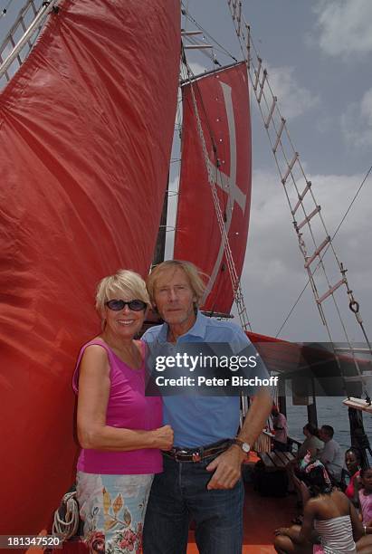 Horst Janson, Ehefrau Hella, Segelschiff "Jolly Joker", Bridgetown, Insel Barbados, Karibik, Urlaub, Schiff, Piratenschiff, Schauspieler,