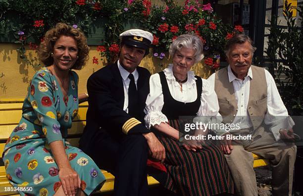 Robert Freitag, Marianne Schönauer, Oliver Tobias, Gaby Dohm , ZDF-Serie "Donauprinzessin", Wien, Österreich, , Kostüm, Kleid, Uniform, Mütze,...