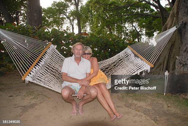 Horst Janson, Ehefrau Hella Janson, "Almond Beach Village" , Urlaub, Speightstown / St. Peter, Insel Barbados, Karibik, Hängematte, Schauspieler,