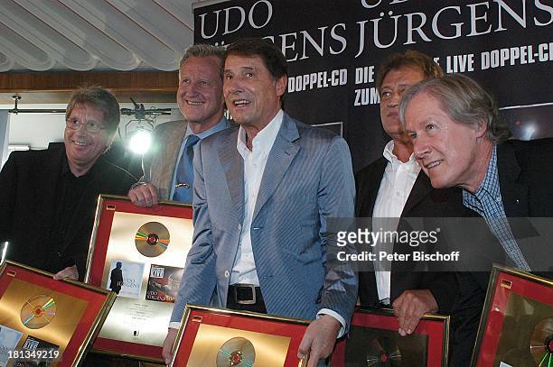 Udo Jürgens , Freddy Burger , Peter Wagner , Mucki Stammler , Wolfgang Hofer , Verleihung 4 x Gold für CD"Jetzt oder nie", Sampler "Zeig mir den...