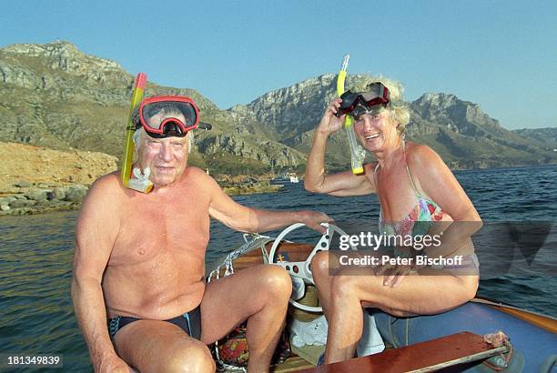 Robert Freitag, Ehefrau Maria Sebaldt, Mallorca, Spanien, , Boot, Motorboot, Wasser, Brille, Taucherbrille, Schnorchel, Panorama, Felsen, Bikini,...