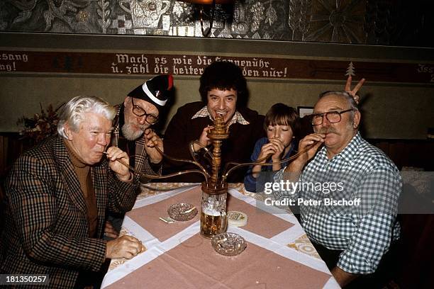 Tony Marshall , Sohn Pascal , Freund Toni , Freunde, Winterurlaub, Pension, Restaurant "Zum Toni", Bayrischer Wald, Bayern, Deutschland, Europa,...