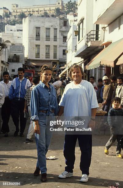 Desiree Nosbusch, Lebensgefährte Georg Bossert, Tanger, Marokko, , Brille, Sonnenbrille, Uhr, Armbanduhr, Jeans, Jeans-Hemd, Urlaub, Lebensgefährtin,...