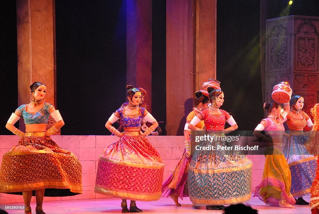 Tänzer, Europapremiere 'Bollywood - The Show', Bremen, Deutschla