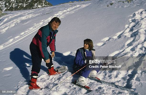 Desiree Nosbusch, Lebensgefährte Georg Bossert, Skiurlaub, St. Moritz, Schweiz, , Ski, Skier, Skifahren, Skistock, Skistöcker, Berge, Berg,...