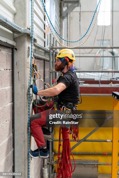 preparation of worker at construction site - careerbuilder challenge stock pictures, royalty-free photos & images