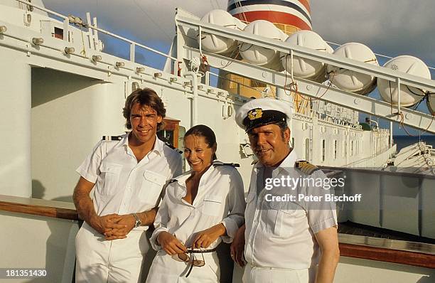 Sascha Hehn, Heide Keller, Günter König, , ZDF-Reihe "Traumschiff", Folge 1 - 6: "Karibik", , MS "Vistafjord", Kreuzfahrt, Kreuzfahrtschiff, auf...