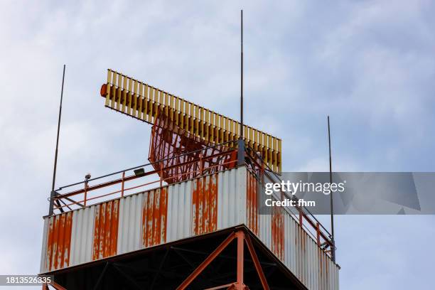 radar tower next to an airport - airborne weather radar stock pictures, royalty-free photos & images