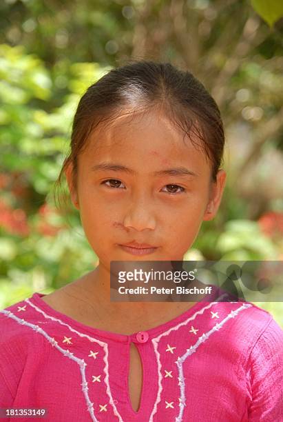 Chu Thi Yen , Porträt, "Gesundheitszentrum", Tien Luc, Vietnam, Asien, rosa Anzug ist Geschenk von M.-L. M a r j a n, Kind, vietnamesisches Mädchen,...
