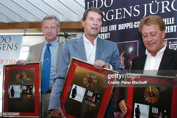 Udo Jürgens , Peter Wagner , Freddy Burger , Verleihung 4 x Gold für CD"Jetzt oder nie", Sampler "Zeig mir den Platz an der Sonne", Jubiläumsedition...