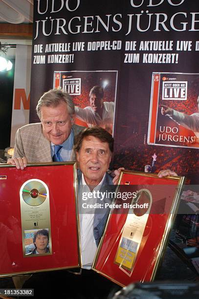 Udo Jürgens , Freddy Burger , Verleihung 4 x Gold für CD"Jetzt oder nie", Sampler "Zeig mir den Platz an der Sonne", Jubiläumsedition "Aber bitte mit...