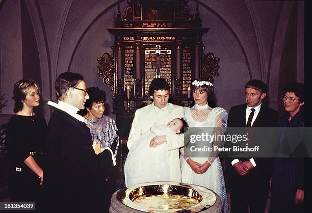 Dorthe Kollo, Ehemann Bernd Klinkert , Tochter Nathalie , Pfarrer, "Hochzeit von Dorthe Kollo und Bernd Klinkert", Samsö, Dänemark, Skandinavien,...