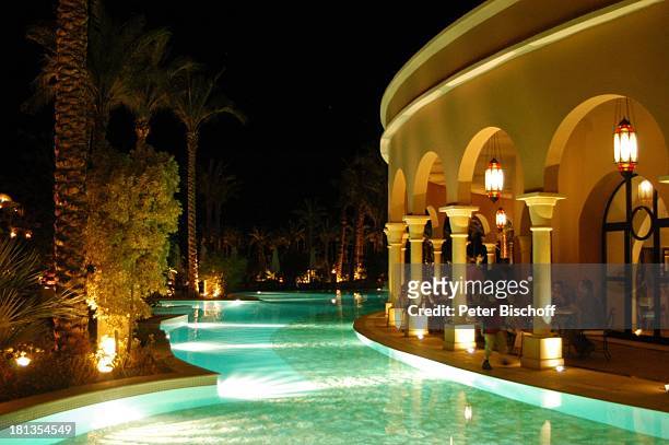 Makadi Palace , Makadi Beach bei Hurghada, Ägypten, Afrika, , Restaurant "The Dome", Pool, Swimmingpool, Säule, Säulen, Beleuchtung, Dämmerung,...