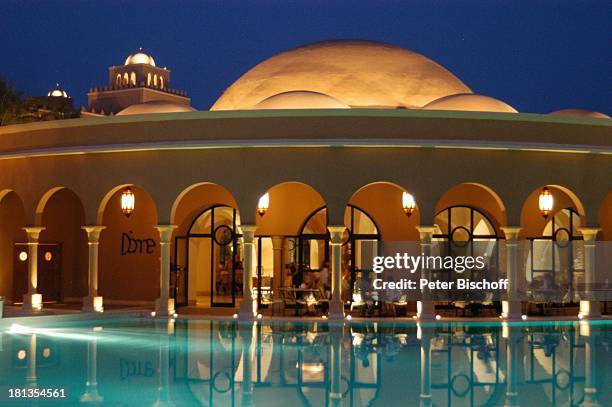 Makadi Palace , Makadi Beach bei Hurghada, Ägypten, Afrika, , Restaurant "The Dome", Pool, Swimmingpool, Säule, Säulen, Beleuchtung, Dämmerung,...