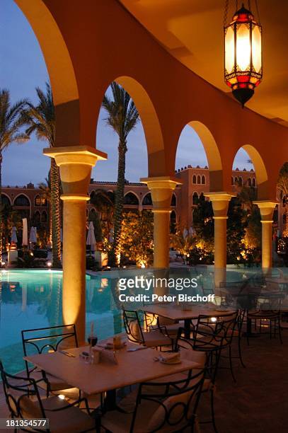 Makadi Palace , Makadi Beach bei Hurghada, Ägypten, Afrika, , Restaurant "The Dome", Pool, Swimmingpool, Palmen, Säule, Säulen, Beleuchtung,...