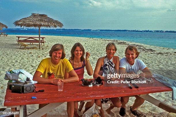 Fritz Wepper , Ehefrau Angela Wepper , Prinz Leopold von Bayern Ehefrau Uschi , Urlaub auf den Bahamas, Bahamas, Karibik, , Meer, Wasser, Strand,...