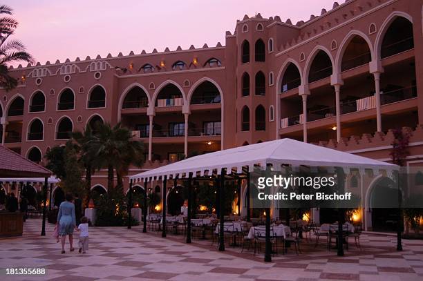 Makadi Palace , Makadi Beach bei Hurghada, Ägypten, Afrika, , Restaurant "The Dome", Säule, Säulen, Beleuchtung, Dämmerung, Nacht, Luxus, Luxushotel,...