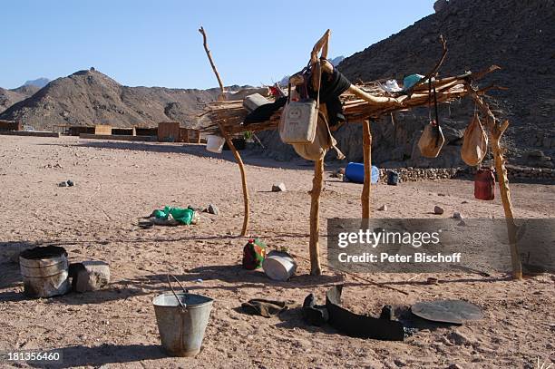 Behausung von Nomaden in der Wüste bei Hurghada, Ägypten, Afrika, , Berge, Wüstentour, Prod.-Nr.: 523/2006, Reise,