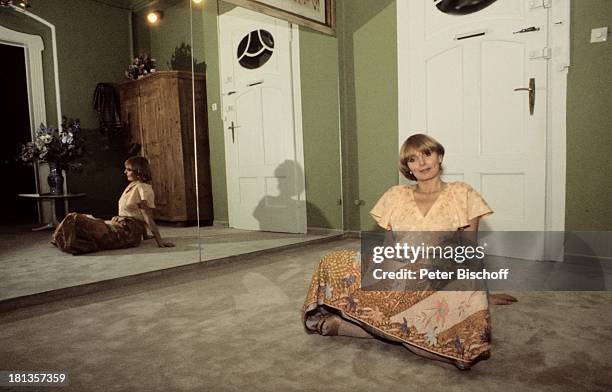 1 091 M nchen 1971 Stock Photos High Res Pictures And Images Getty 1-091-m-nchen-1971-stock-photos-high-res-pictures-and-images-getty