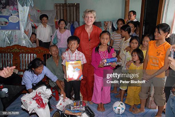 Marie-Luise Marjan , Patenkind Chu Thi Yen , Mutter Nguyen Thi Du , Bruder Chu Van Son , Großvater Chu van Muc , Dorfbewohner, Freunde,...