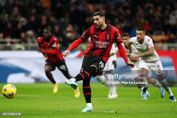 Theo Hernandez of AC Milan scores the team's first goal during the Serie A TIM match between AC Milan and ACF Fiorentina at Stadio Giuseppe Meazza on...