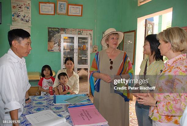 Marie-Luise Marjan , Einheimische Familie , Patienten, Nguyen Thi Huong , Marianne Monika Raven , Chef-Apotheker , Besuch von P a t e n k i nd von...