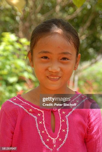 Chu Thi Yen , Porträt, "Gesundheitszentrum", Tien Luc, Vietnam, Asien, rosa Anzug ist Geschenk von M.-L. M a r j a n, Kind, vietnamesisches Mädchen,...