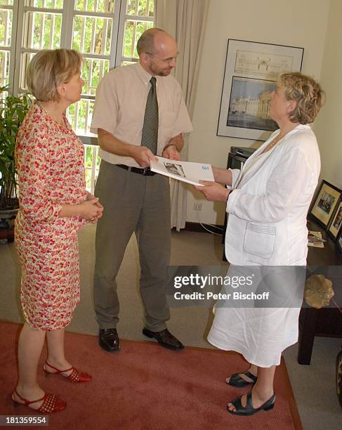 Marie-Luise Marjan , Marianne Monika Raven , Holger Seubert , Besuch P A T E N K I N D von M.-L.Marjan, "Deutsche Botschaft", Hanoi, Vietnam, Asien,...