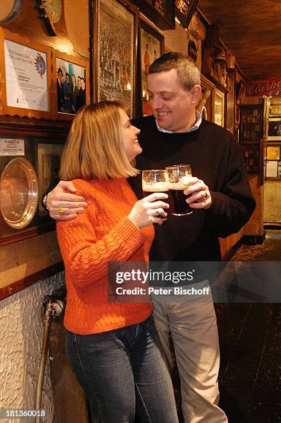 Julia Biedermann, Ehemann Matthias Steffens, "Johnnie FoxÏs Pub", The Dublin Mountains, Glencullen, Co. Dublin, Irland, Irish Pub, Guinness, Bier,...