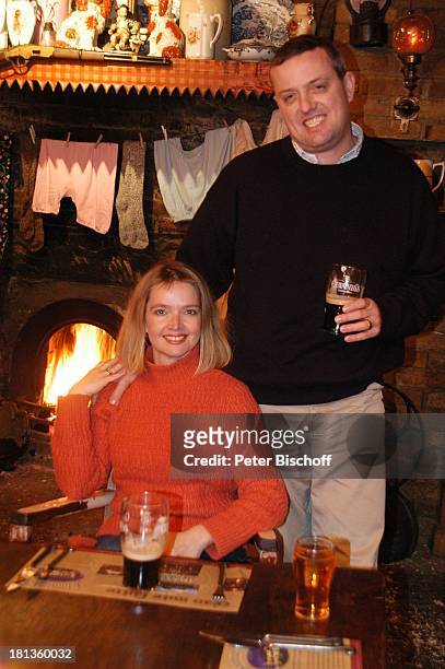 Julia Biedermann, Ehemann Matthias Steffens, "Johnnie FoxÏs Pub", The Dublin Mountains, Glencullen, Co. Dublin, Irland, Irish Pub, Guinness, Bier,...