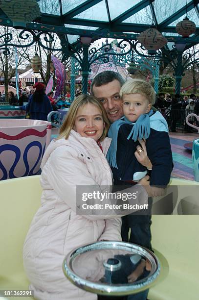 Julia Biedermann, Ehemann Matthias Steffens, Sohn Julius Matthias Steffens, Eröffnung der Weihnachtssaison, "Disneyland Resort Paris", "Fantasyland",...