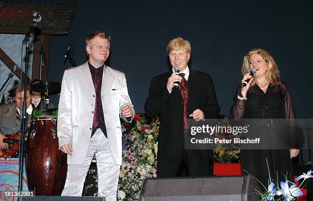 Wolfgang Lindner junior, David Lampl, Herlinde Lindner , Tournee "Servus K A R L M O I K - Die große Abschiedstournee", Sporthalle Augsburg,...