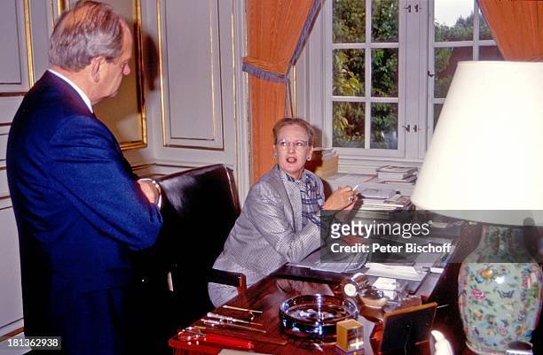 Königin Margrethe II. Von Dänemark, Protokoll-Chef, ARD-Reihe "Europäische Königshäuser", Kopenhagen, Dänemark, Europa, , "Schloß Amalienborg",...