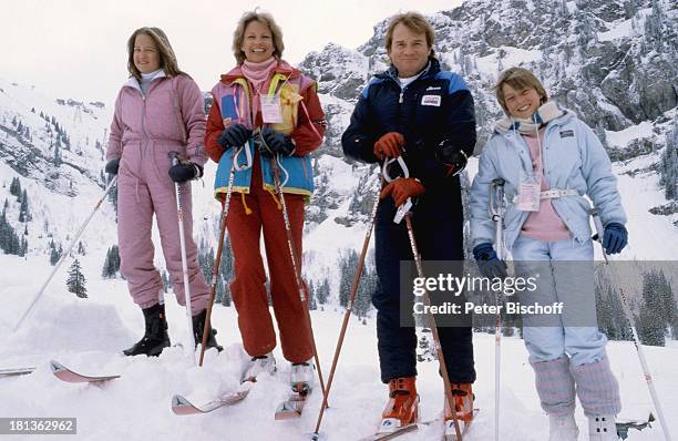 Fritz Wepper, Tochter Valerie von Hohenzollern , Ehefrau Angela Wepper , Tochter Prinzessin Stephanie von Hohenzollern , Urlaub in der Schweiz,...