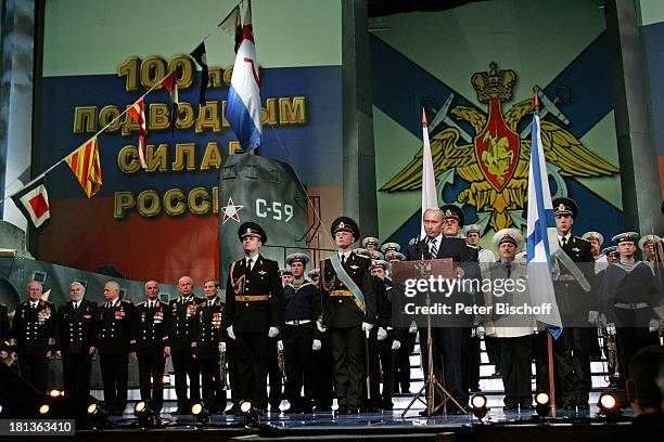 Wladimir Wladimirowitsch Putin , "Marinechor der Schwarzmeerflotte" , Feier zum 100-jährigen Jubiläum der russischen U-Boot-Flotte, Moskau, Ukraine,...