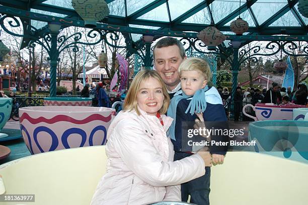 Julia Biedermann, Ehemann Matthias Steffens, Sohn Julius Matthias Steffens, Eröffnung der Weihnachtssaison, "Disneyland Resort Paris", "Fantasyland",...