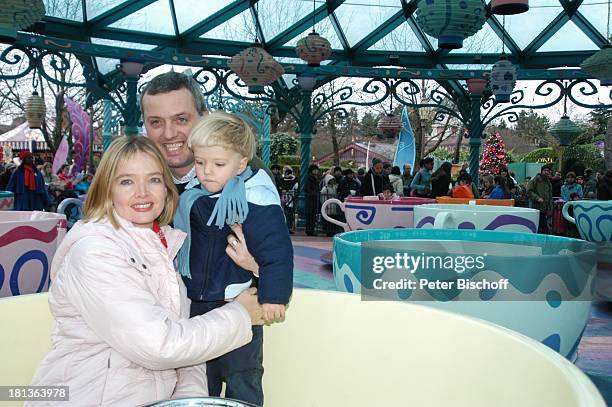 Julia Biedermann, Ehemann Matthias Steffens, Sohn Julius Matthias Steffens, Eröffnung der Weihnachtssaison, "Disneyland Resort Paris", "Fantasyland",...