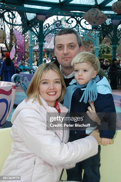 Julia Biedermann, Ehemann Matthias Steffens, Sohn Julius Matthias Steffens, Eröffnung der Weihnachtssaison, "Disneyland Resort Paris", "Fantasyland",...