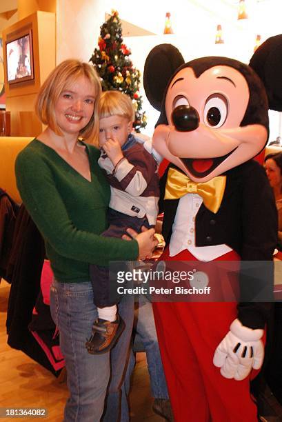 Julia Biedermann, Sohn Julius Matthias Steffens, Disneyfigur "Mickey Maus", Frühstück in "Mickeys Cafe", Eröffnung der Weihnachtssaison, "Disney...