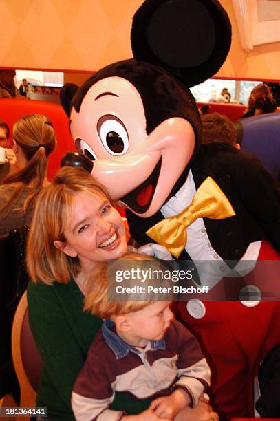 Julia Biedermann, Sohn Julius Matthias Steffens, Disneyfigur "Mickey Maus", Frühstück in "Mickeys Cafe", Eröffnung der Weihnachtssaison, "Disney...